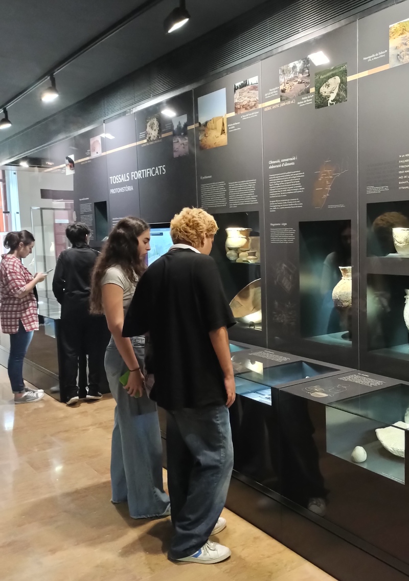 L'alumnat de segon de batxillerat d'arts visita &quot;Art Primer&quot;