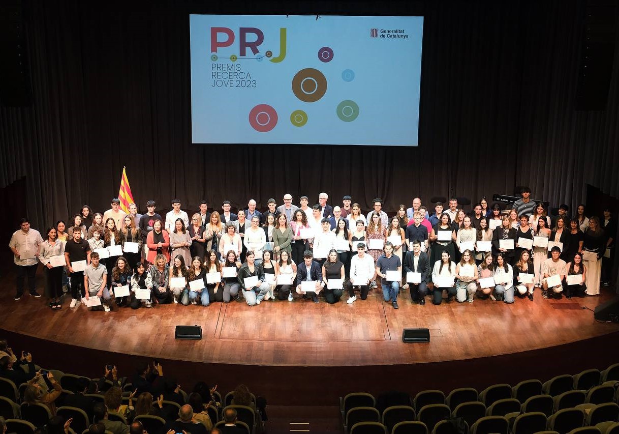 Laia Matamoros Morales i Ignasi Bel Arasa són guardonats amb els Premis de Recerca Jove als millors treballs de recerca.
