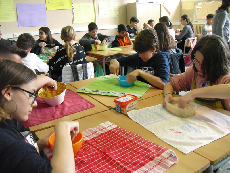 Fem dolços a les classes de Llengua Catalana i Castellana